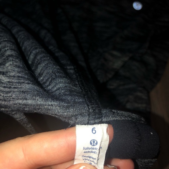 Lululemon tank size 6 - Picture 3 of 3